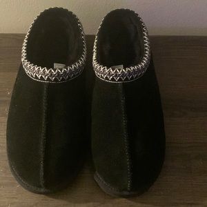 Black UGGs Tasman shoe